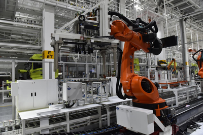 一汽解放 人工智能通用應(yīng)用系統(tǒng)賦能新質(zhì)生產(chǎn)力，開(kāi)啟高質(zhì)量發(fā)展新引擎