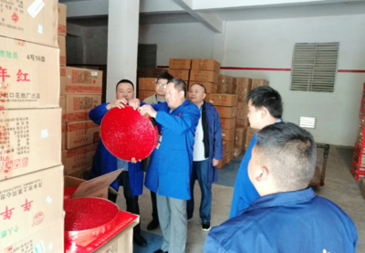 畢節(jié)市市場(chǎng)監(jiān)管局赴大方縣開(kāi)展危化品及煙花爆竹安全監(jiān)管專項(xiàng)檢查，強(qiáng)化日用雜品銷(xiāo)售環(huán)節(jié)安全責(zé)任